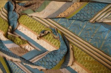 Preview: Invero Dreiecktuch Kyra Düne, reine Merinowolle